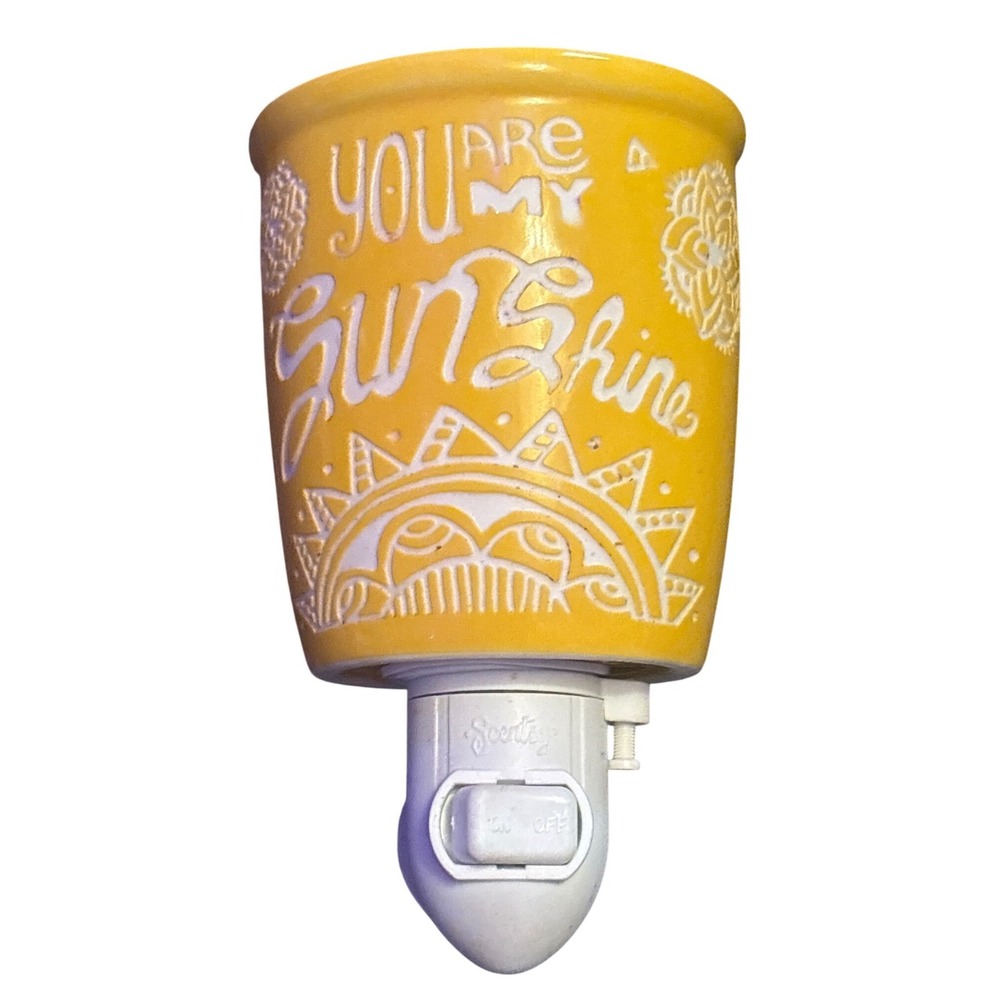 Scentsy You Are My Sunshine Yellow Ceramic Mini Plug-In Wax‎ Warmer